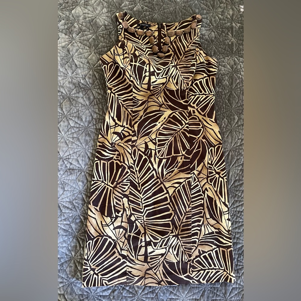 Jones New York Dress Tropical Leaf Brown Wooden Bead Vacation Dress